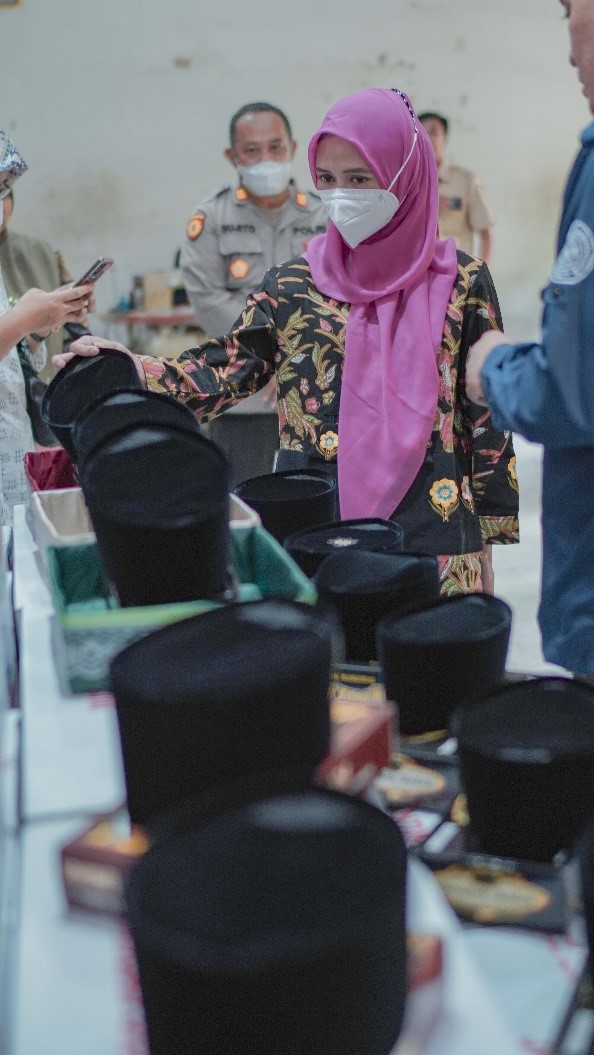 KUNJUNGAN KE PENGRAJIN SONGKOK / KOPYAH
